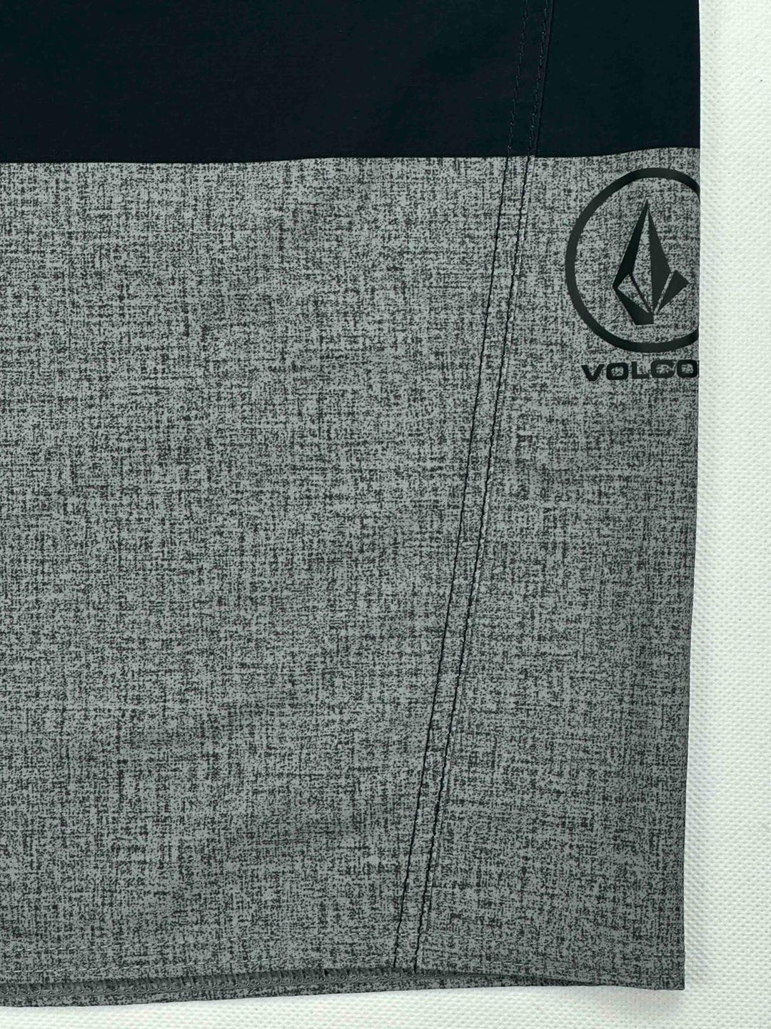 شلوارک ورزشی volcom 3