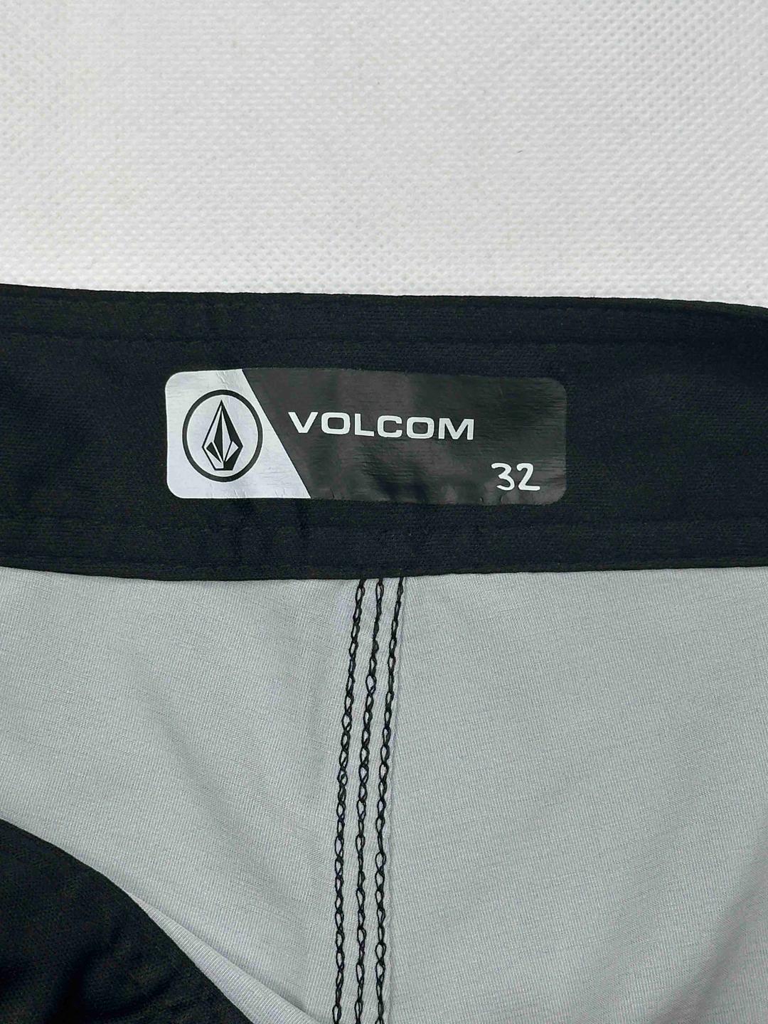 شلوارک ورزشی volcom 3